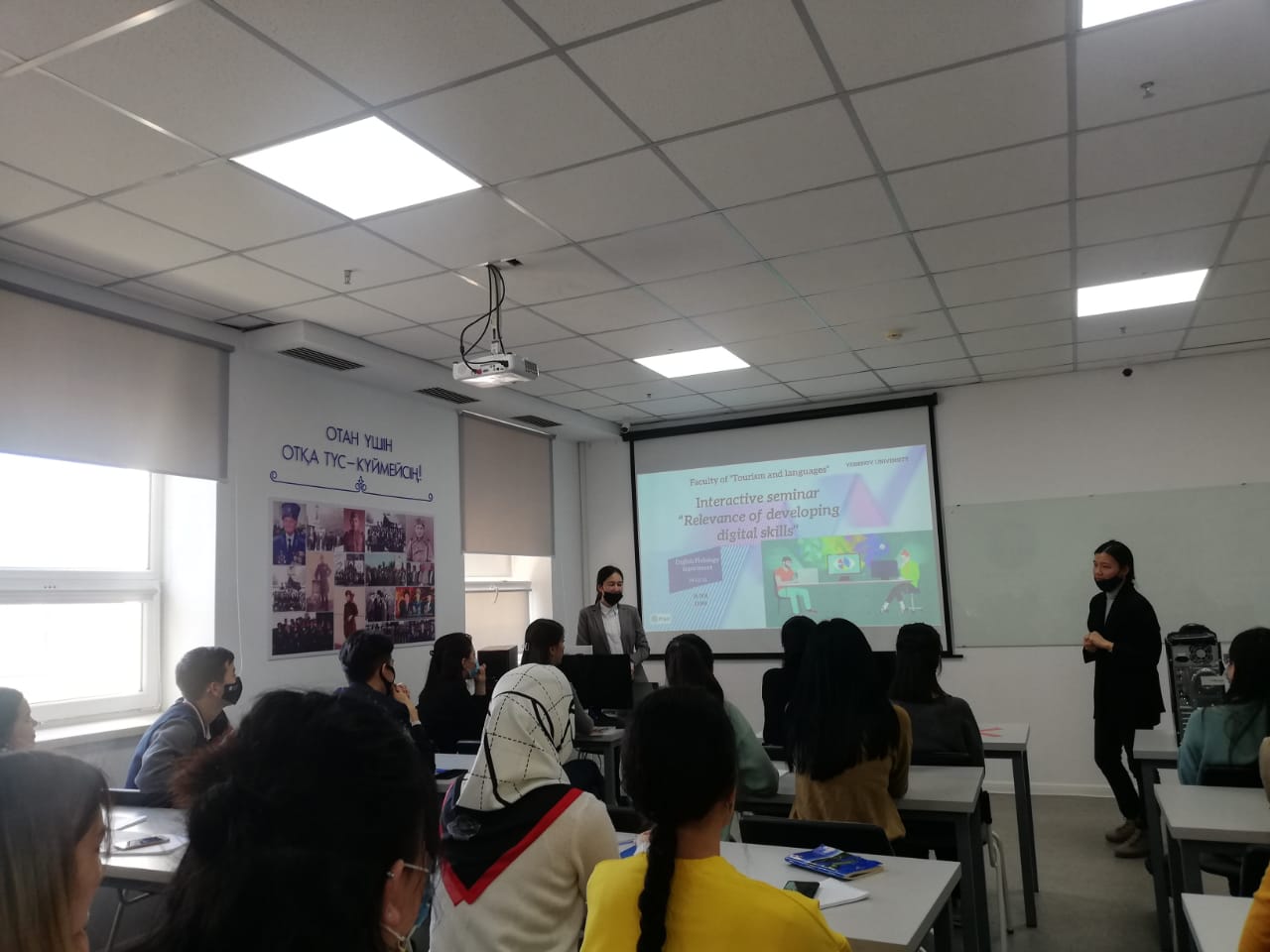Interactive seminar for students on the development of digital skills at Yessenov University’s Department of English Philology
